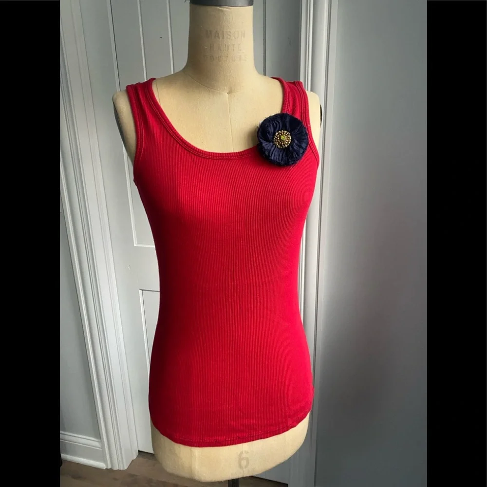 Motherhood Maternity and Old Navy Maternity tank tops size M